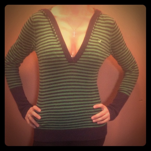 "American Eagle Outfitters" sweater