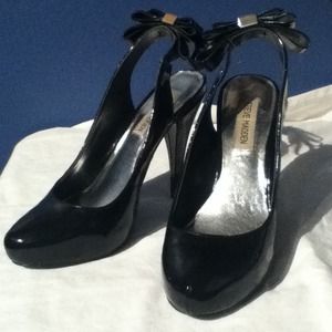 Steve Madden patent sling backs with bow!