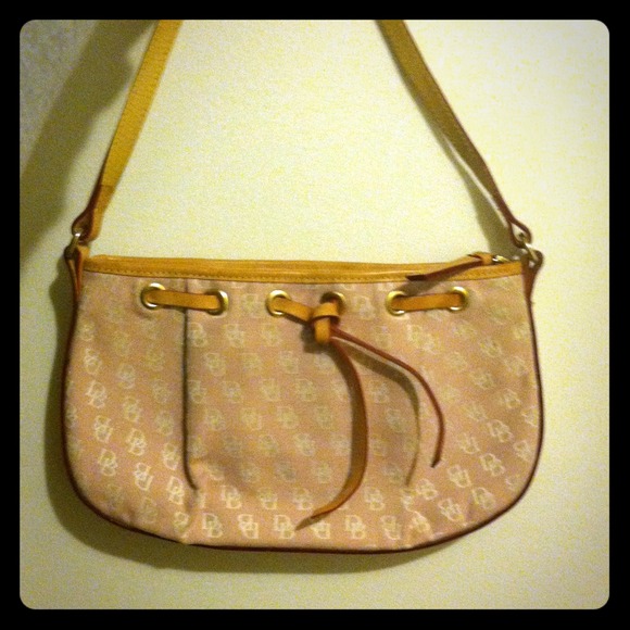 *Reduced*Dainty AUTHENTIC Dooney & Bourke!!!