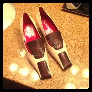 Size 38 Prada Kitten Heel never worn!