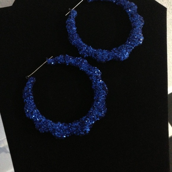 💥Sold. Bundle jayvljay💥Blue glitter bamboo hoops
