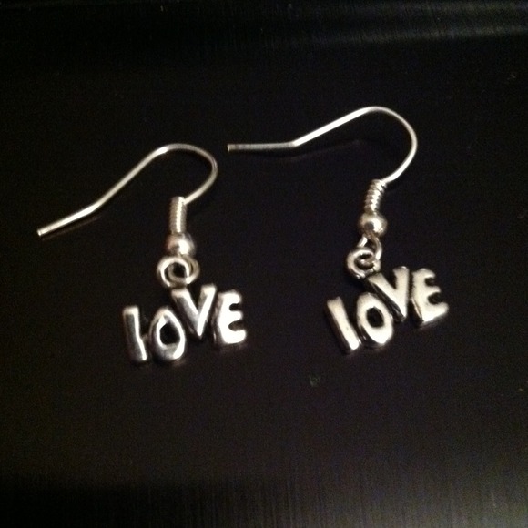 Sold out! Silver love earrings!