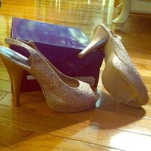Barely worn Oakland glitter madden girl heels