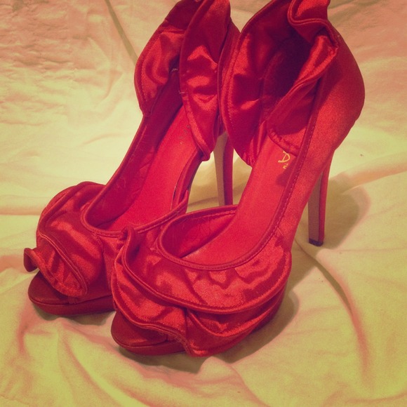 🔮Size 8 Liliana ~4 inch heels.