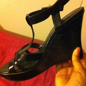 Black wedge