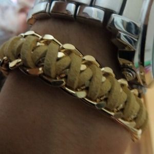 Chain bracelet.