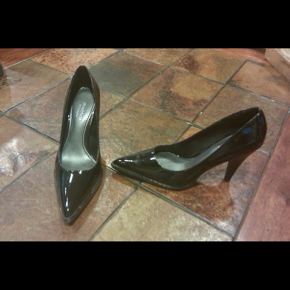 6 and 1/2 Vera Wang heels worn once