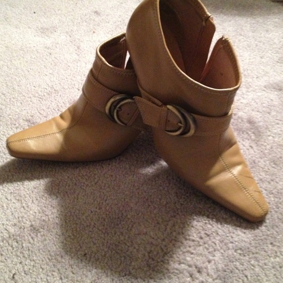 Light brown Nine West boots