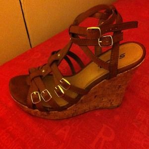 Tan wedge