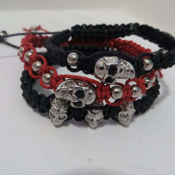 3 skulls bracelet
