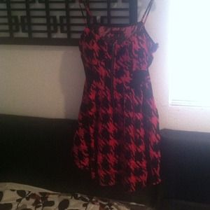 Sweetheart dress with mesh cutouts on sides