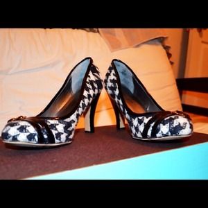 Cream & White heels💜