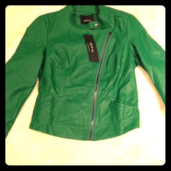 Fitted Green jacket. Small