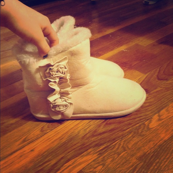 Ugg look-alike boots in sand