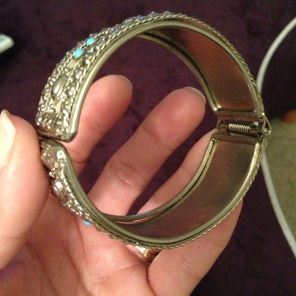 Bohemian style bracelet with turquoise accents. - Picture 3 of 3