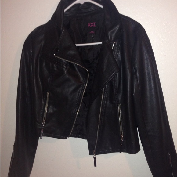 Cropped leather jacket
