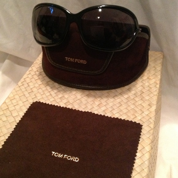 *Reversed!!!**TOM FORD Jennifer Black sunglasses