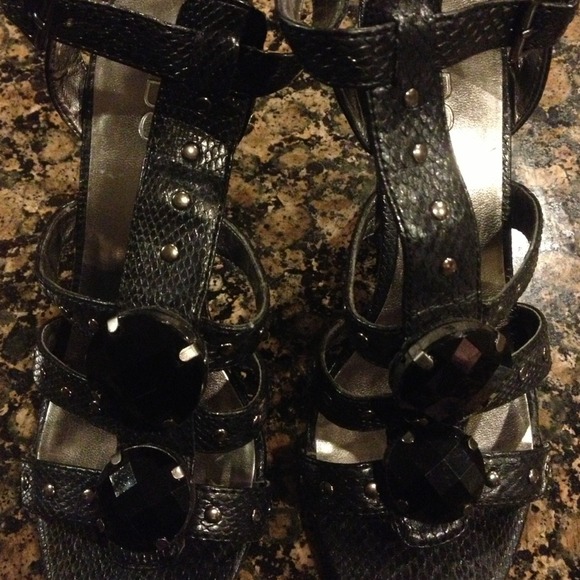 ✂Reduced✂ Black Aldo jeweled shoes - Picture 2 of 4