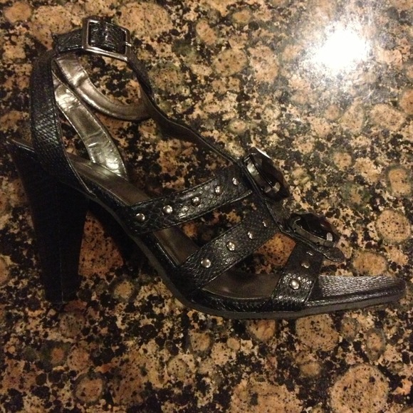 ✂Reduced✂ Black Aldo jeweled shoes - Picture 3 of 4