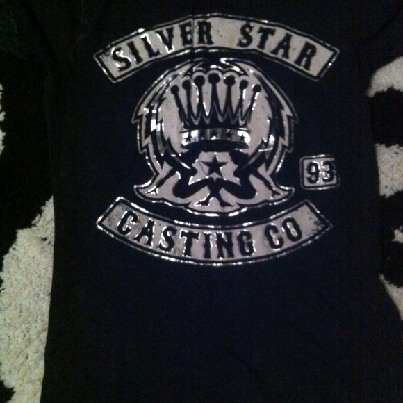 ❤️️bogo❤️️Size large NWOT SILVER STAR TSHIRT