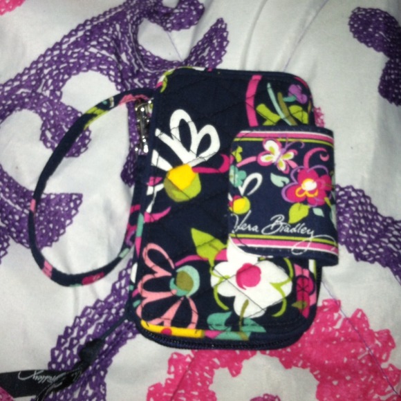 Vera bradley smartphone wristlet