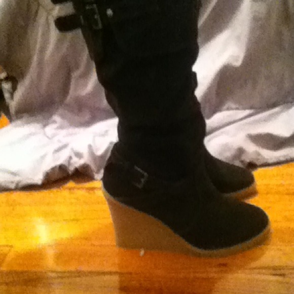 Tall black boots - Picture 3 of 3