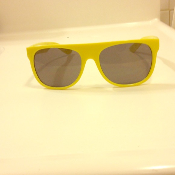 Funky Yellow Sunglasses - Picture 1 of 2