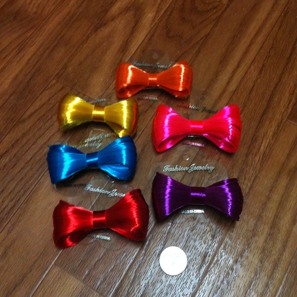 Adorable neon hair clip bows ๐ - Picture 3 of 4
