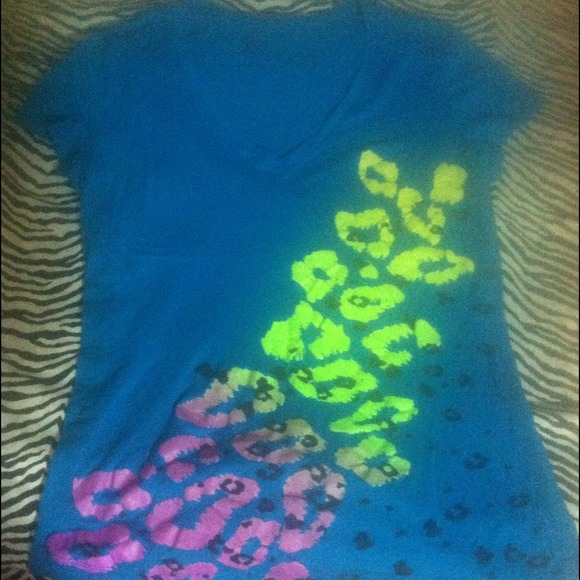 🚫🚫🚫SOLD🚫🚫🚫Leopard Print V-neck