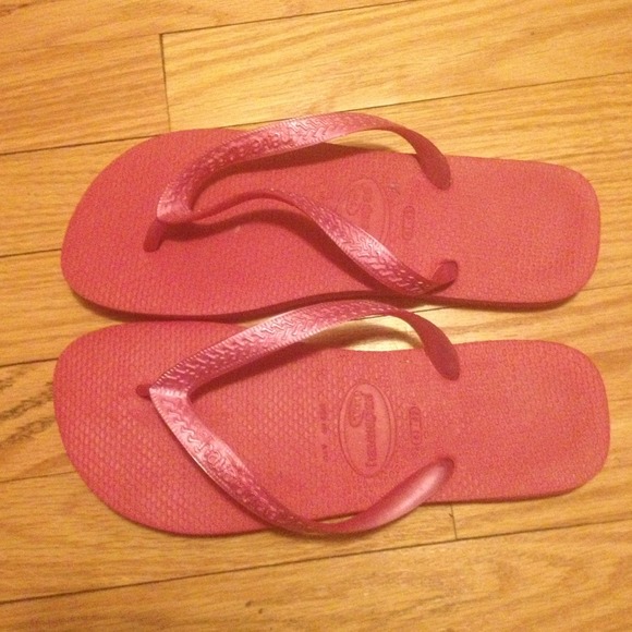 Pink flip flops. Never worn!