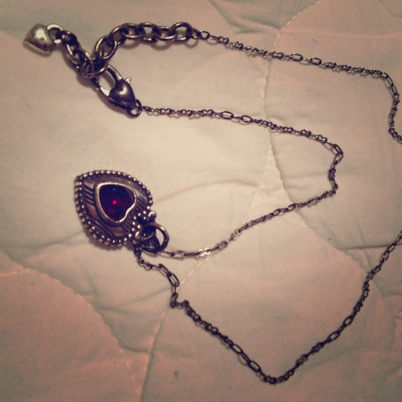 ✋Sold in bundle✋Vintage ruby red heart necklace