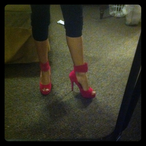 Hot pink heels ! Never used