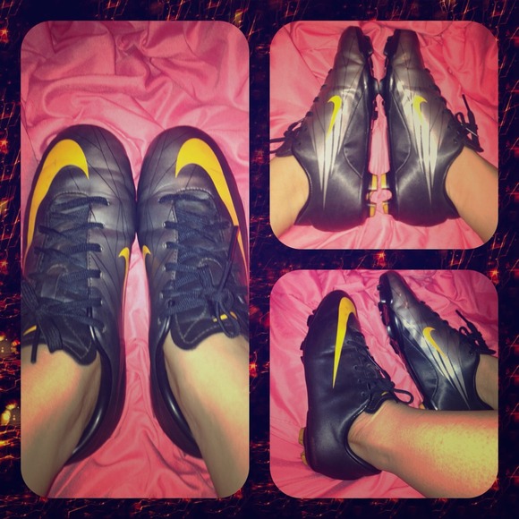 Nike*Soccer cleats!! Orange and black!!!