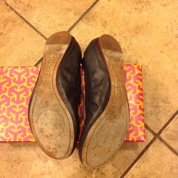 NO LONGER AVAIL- Tory Burch Navy blue Carolines - Picture 3 of 4