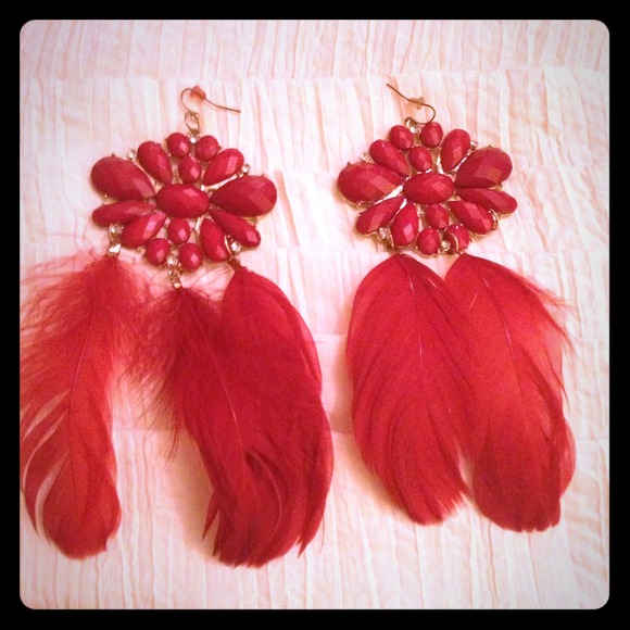 Red Feathered Earrings - Picture 1 of 1