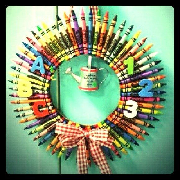 Crayon Wreath: Perfect for any Teacher❤