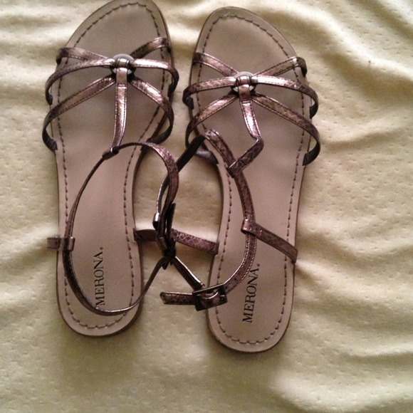 Cute gold sandals