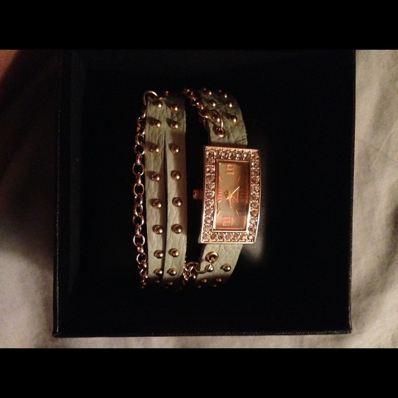 Watch - Picture 3 of 3