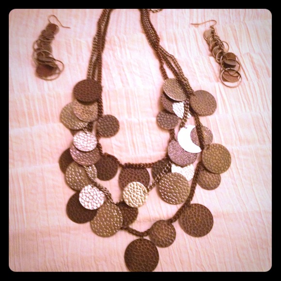 Tri-Colored Necklace Set - Picture 1 of 1