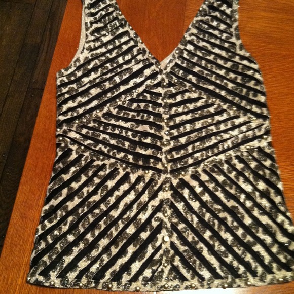 Beautiful leopard print double v top