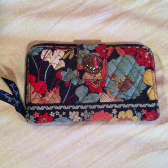 **Just REDUCED**Vera Bradley Turn Key Wallet