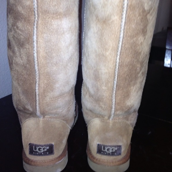 Authentic ugg boots - Picture 2 of 4