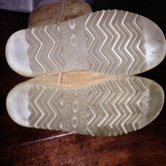 Authentic ugg boots - Picture 1 of 4