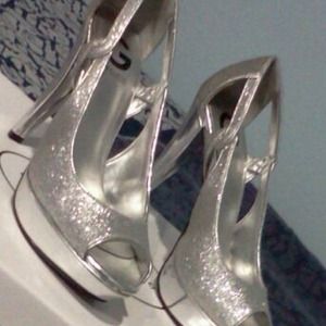 A pumps for a dress party