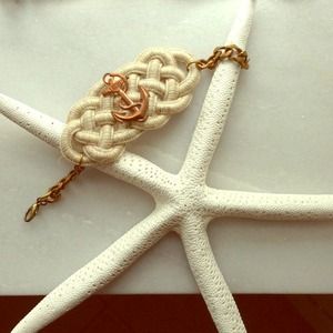 Anchor bracelet