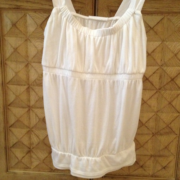Cute white cotton tank. Worn once! size xs - Picture 2 of 2