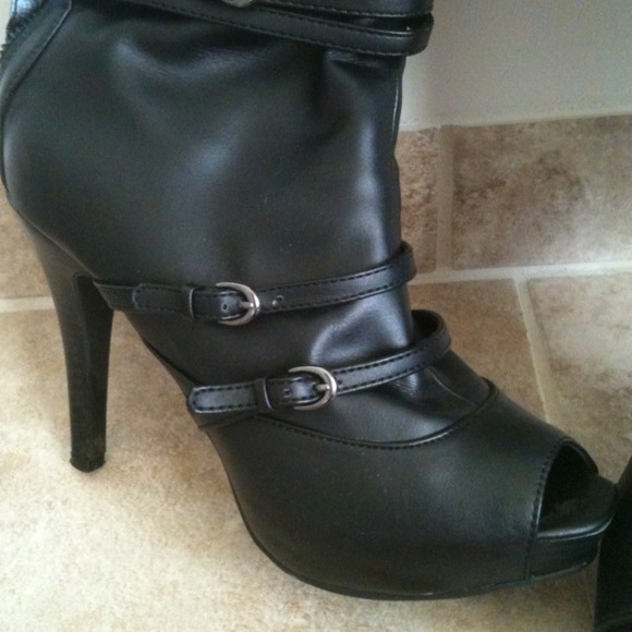 Fun black open toe boots, size 7 - Picture 2 of 2