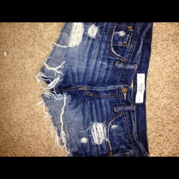 Abercrombie size 27 shorties. Hardly worn!