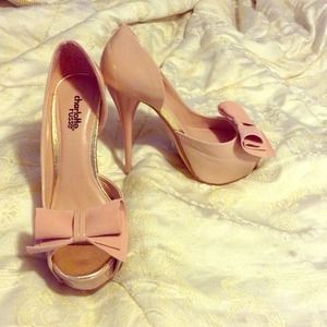 Charloutte russe peep toe pumps