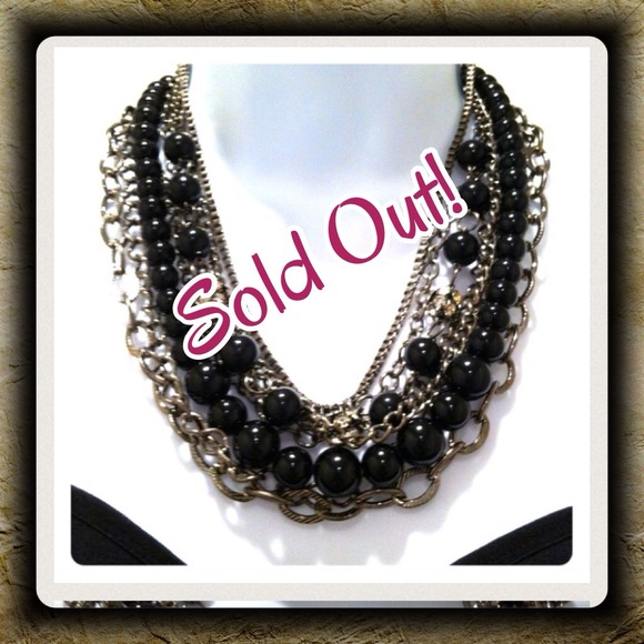 Jewelry - Tier black neckace